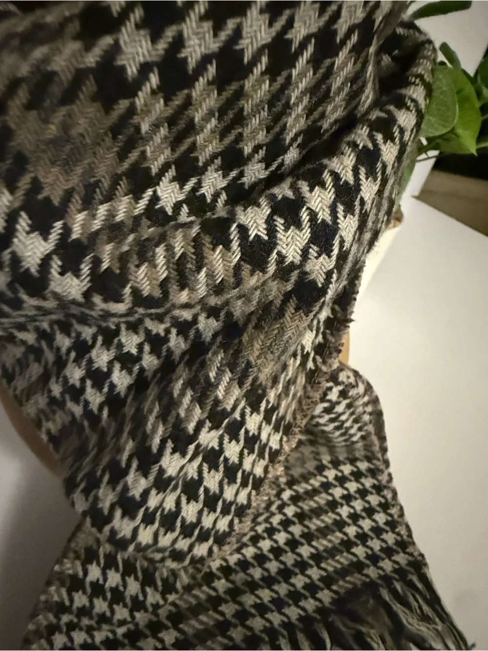 Classic Houndstooth Fringe Scarf - Black & White